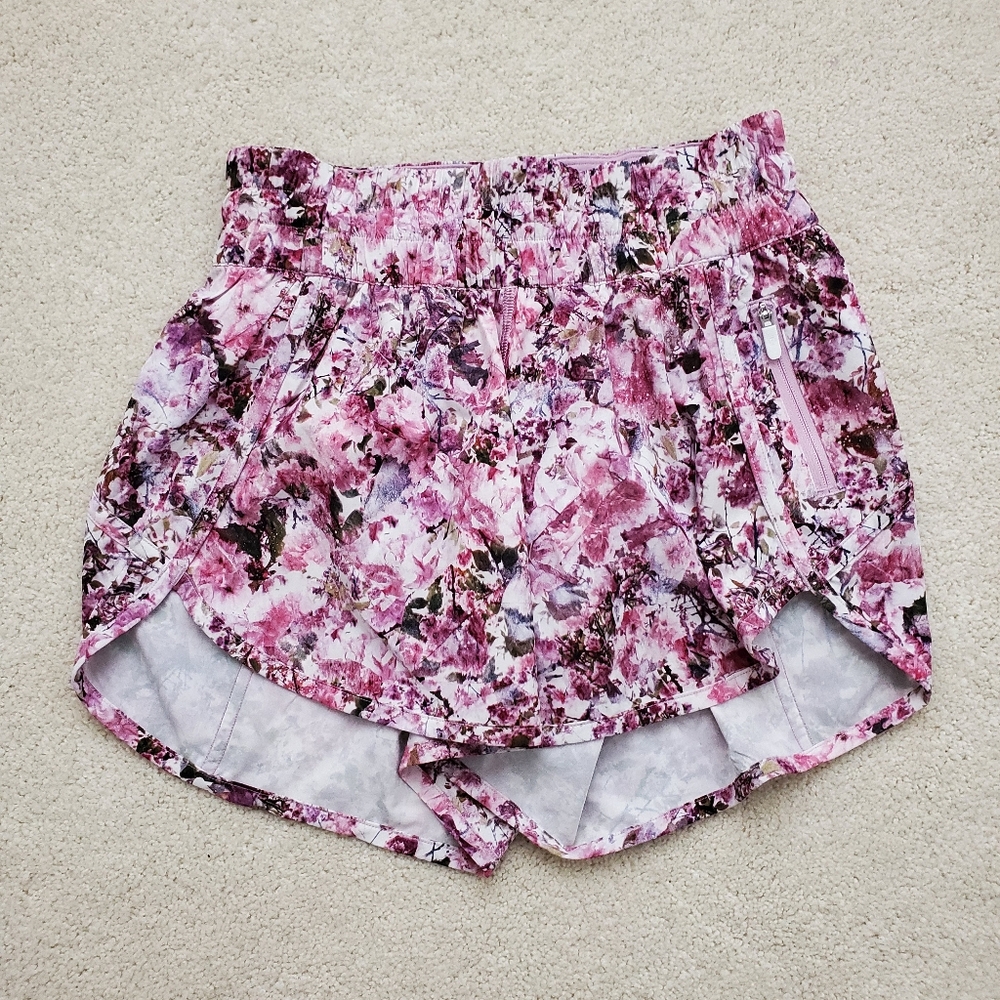 Lululemon Blossom Spritz Tracker Shorts sz4